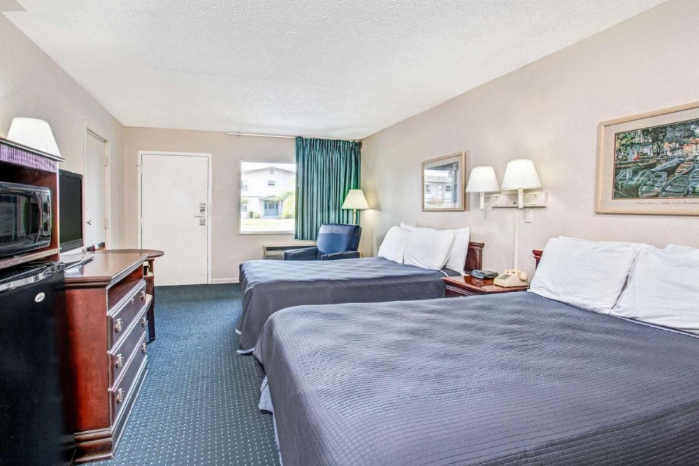 Super 8 by Wyndham Kissimmee Image 15