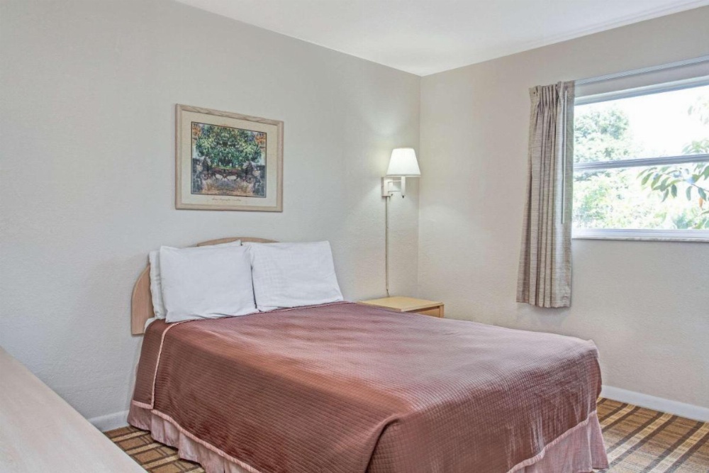 Super 8 by Wyndham Kissimmee Image 24